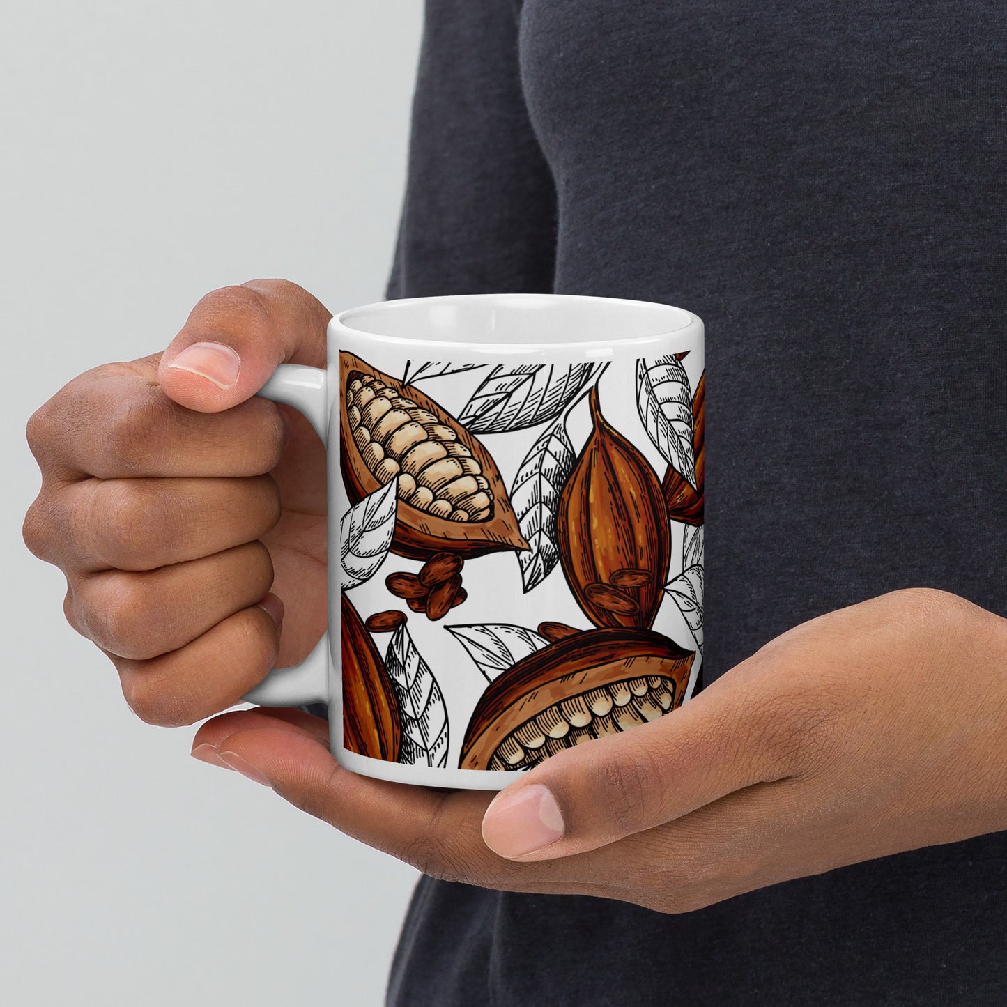 mug cacao dans mains femme